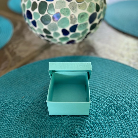 60Tiffany style favor boxes 2 1/2 in x 1 1/2 in  20 pre made 40 to put together! - Picture 2 of 3